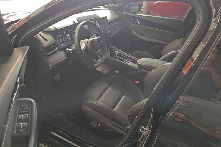Used Lynk & Co 03 2023 1.5TD DCT JingPro Left Front Seat