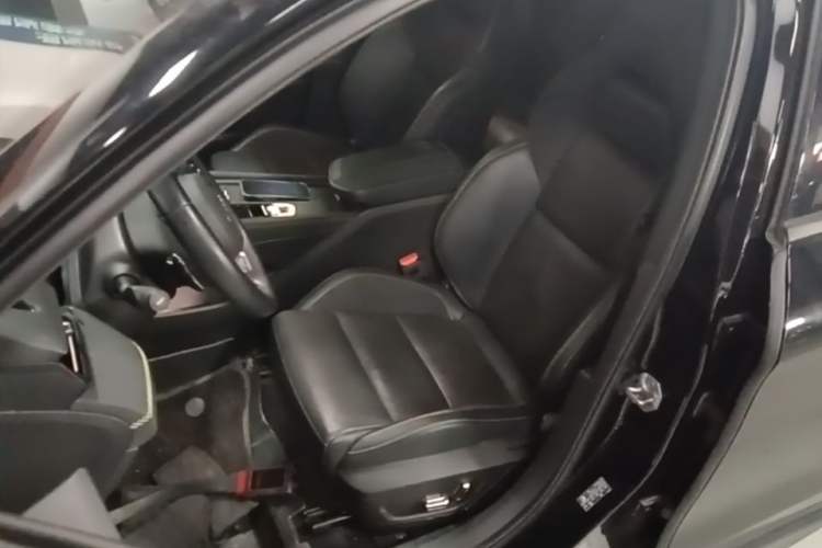 Used Lynk & Co 03 2023 2.0TD DCT JingPro Left Front Seat