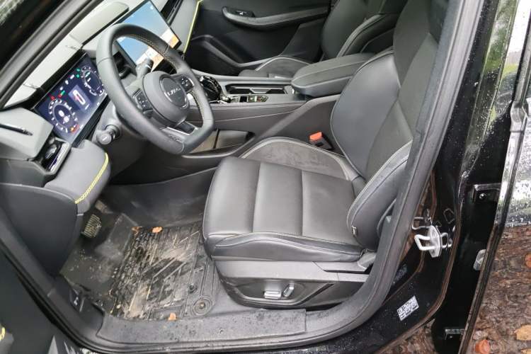 Used Lynk & Co 03 2023 2.0TD DCT JingPro Left Front Seat