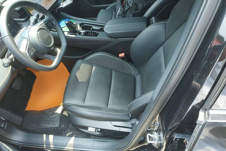 Used Lynk & Co 03 2023 2.0TD DCT JingPro Left Front Seat