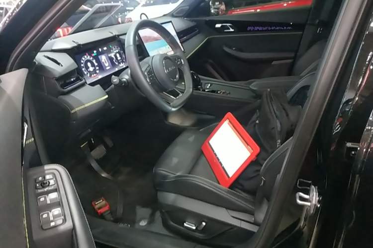 Used Lynk & Co 03 2023 2.0TD DCT JingPro Left Front Seat