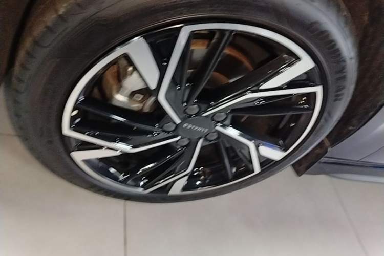 Used Lynk & Co 03 2023 1.5TD DCT JingPro Left Front Wheel Hub
