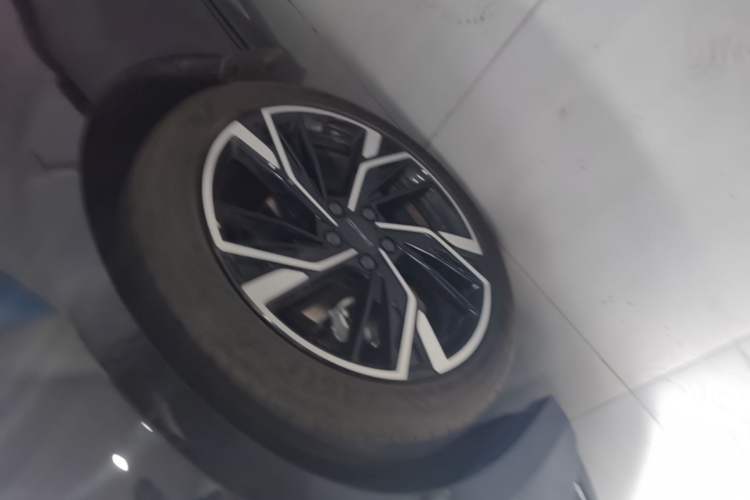 Used Lynk & Co 03 2023 1.5TD DCT JingPro Left Front Wheel Hub