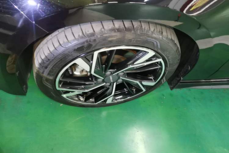 Used Lynk & Co 03 2023 1.5TD DCT JingPro Left Front Wheel Hub