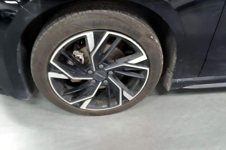 Used Lynk & Co 03 2023 2.0TD DCT JingPro Left Front Wheel Hub