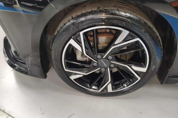 Used Lynk & Co 03 2023 1.5TD DCT JingPlus Left Front Wheel Hub