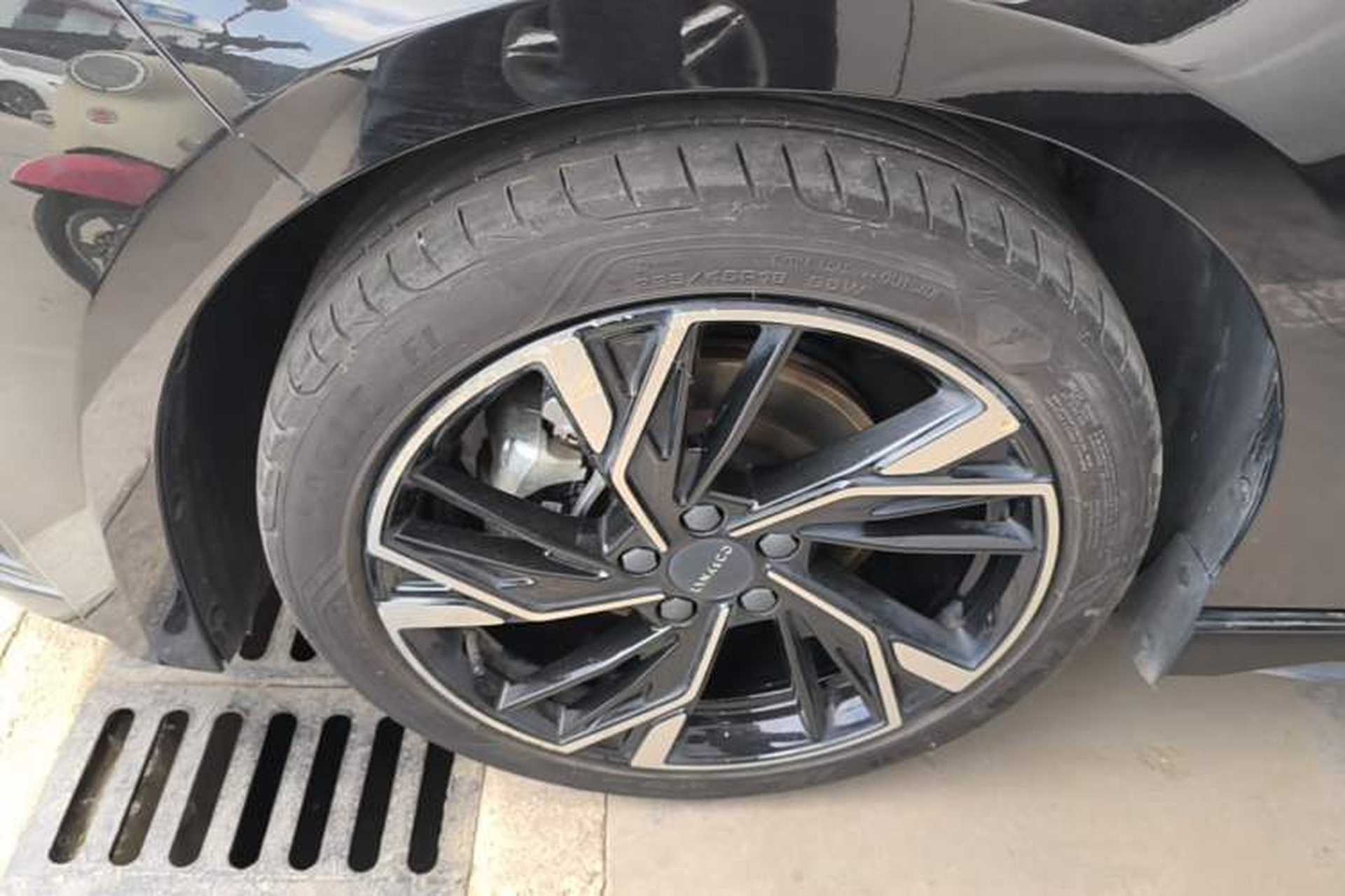 Used Lynk & Co 03 2023 2.0TD DCT JingPro Left Front Wheel Hub