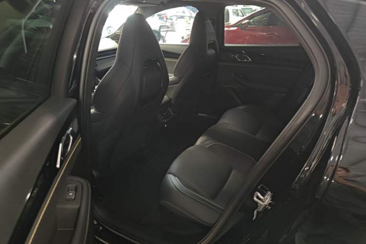 Used Lynk & Co 03 2023 1.5TD DCT JingPro Left Rear Seat