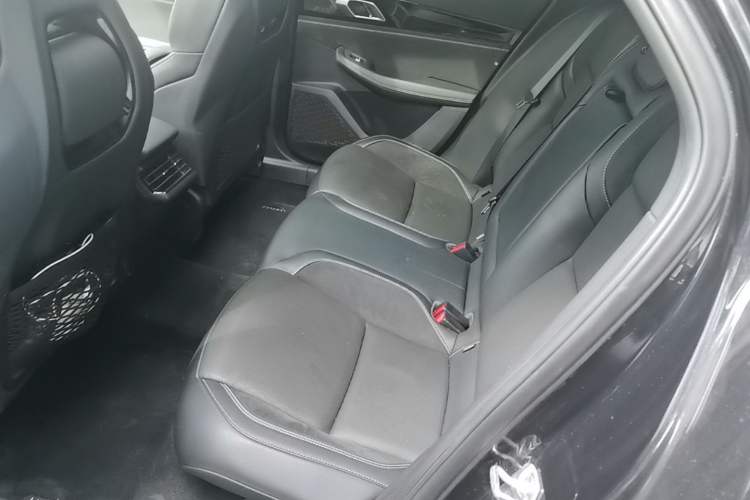 Used Lynk & Co 03 2023 2.0TD DCT JingPro Left Rear Seat