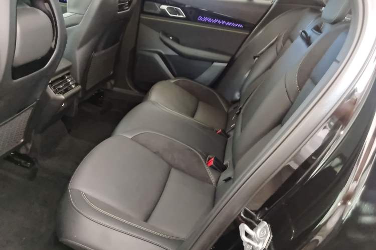 Used Lynk & Co 03 2023 2.0TD DCT JingPro Left Rear Seat