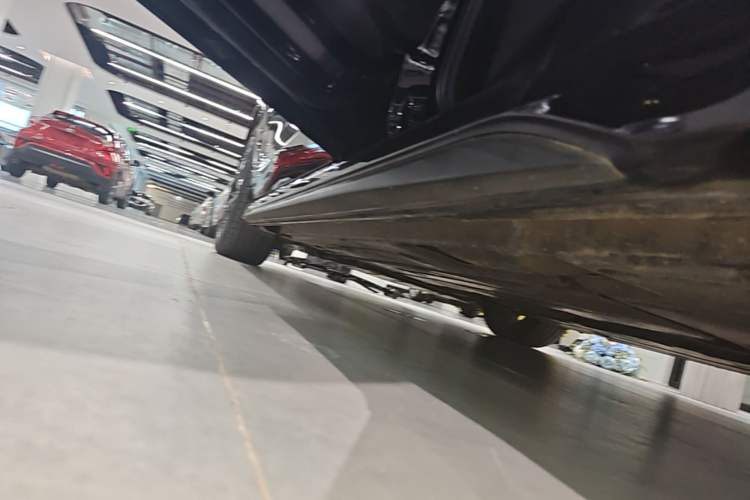 Used Lynk & Co 03 2023 1.5TD DCT JingPro Left Side Sill