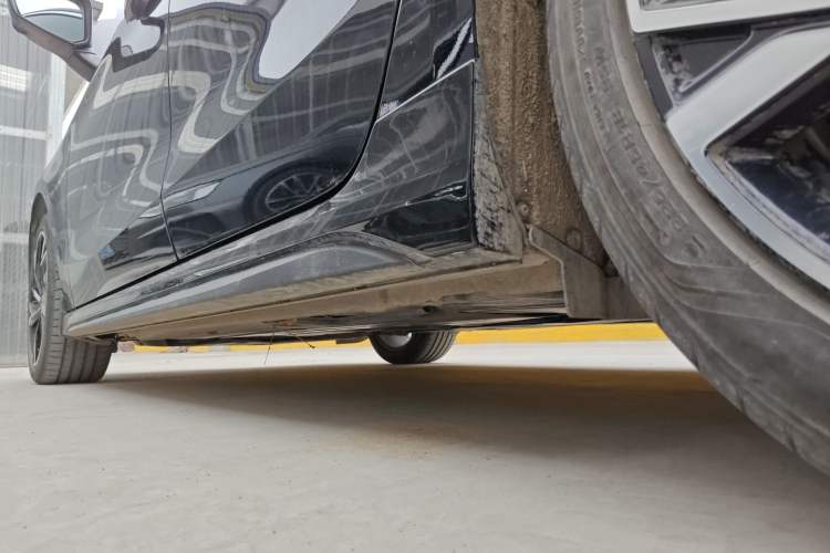 Used Lynk & Co 03 2023 2.0TD DCT JingPro Left Side Sill