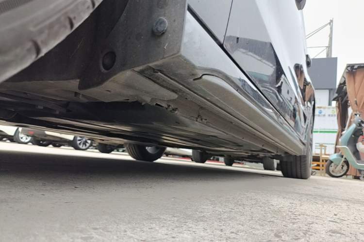 Used Lynk & Co 03 2023 1.5TD DCT JingPro Left Side Sill