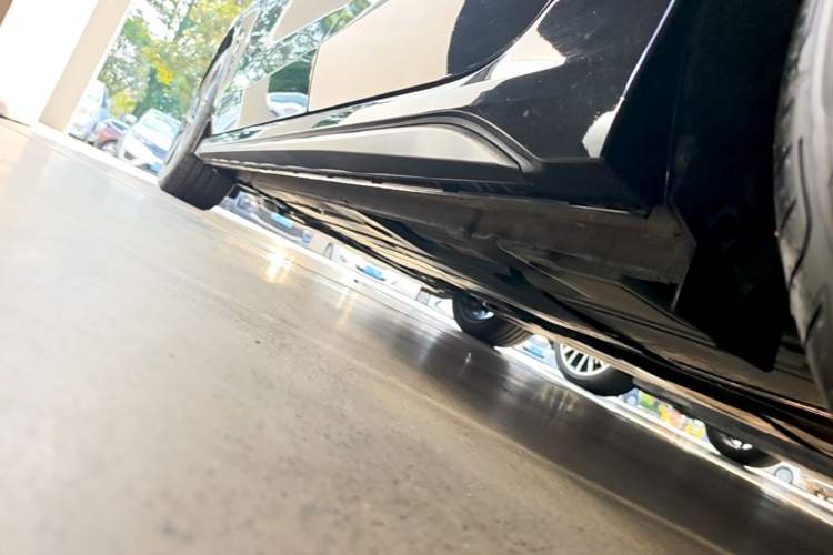 Used Lynk & Co 03 2023 1.5TD DCT JingPro Left Side Sill