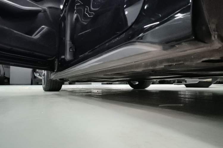 Used Lynk & Co 03 2023 2.0TD DCT JingPro Left Side Sill