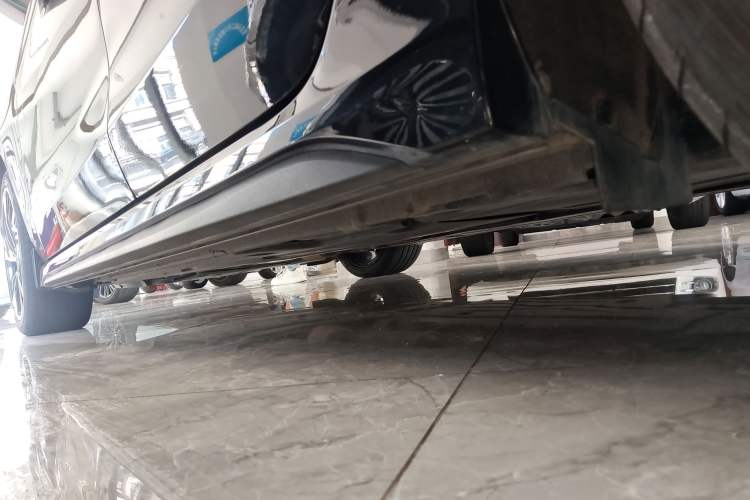 Used Lynk & Co 03 2023 2.0TD DCT JingPro Left Side Sill