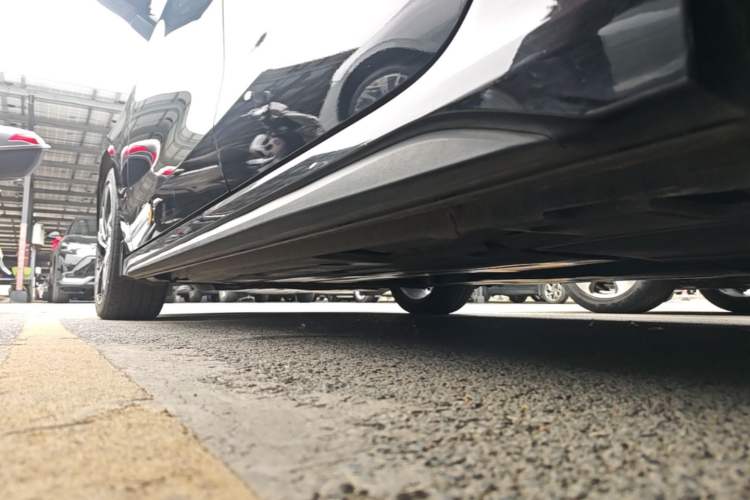 Used Lynk & Co 03 2023 2.0TD DCT JingPro Left Side Sill