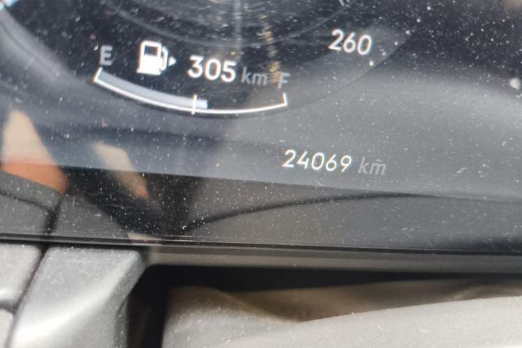 Used Lynk & Co 03 2023 1.5TD DCT JingPro Odometer Close Up
