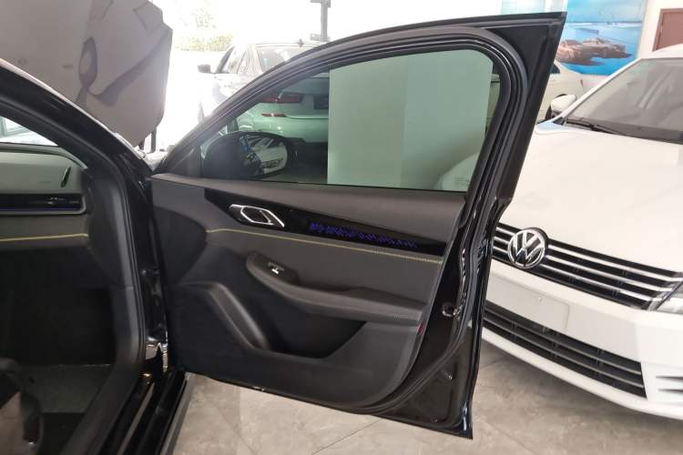 Used Lynk & Co 03 2023 2.0TD DCT JingPro Right Front Door Interior