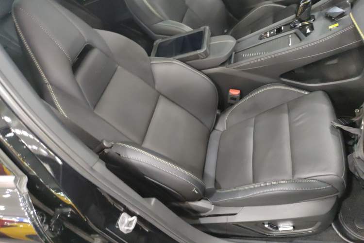 Used Lynk & Co 03 2023 2.0TD DCT JingPro Right Front Seat