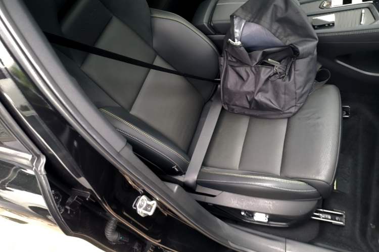 Used Lynk & Co 03 2023 2.0TD DCT JingPro Right Front Seat