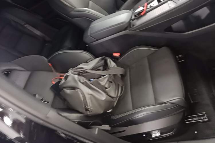 Used Lynk & Co 03 2023 2.0TD DCT JingPro Right Front Seat