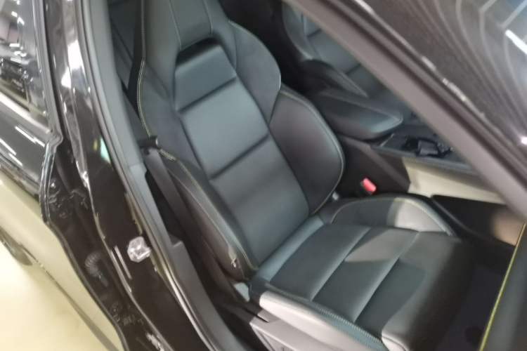 Used Lynk & Co 03 2023 2.0TD DCT JingPro Right Front Seat