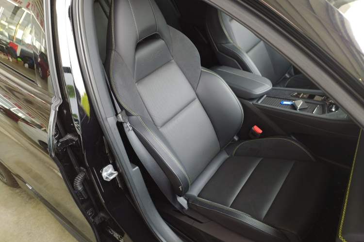 Used Lynk & Co 03 2023 1.5TD DCT JingPro Right Front Seat