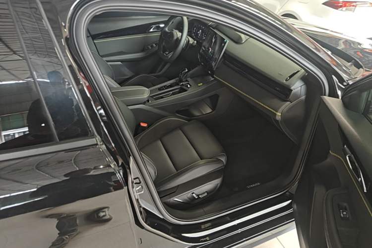 Used Lynk & Co 03 2023 1.5TD DCT JingPro Right Front Seat