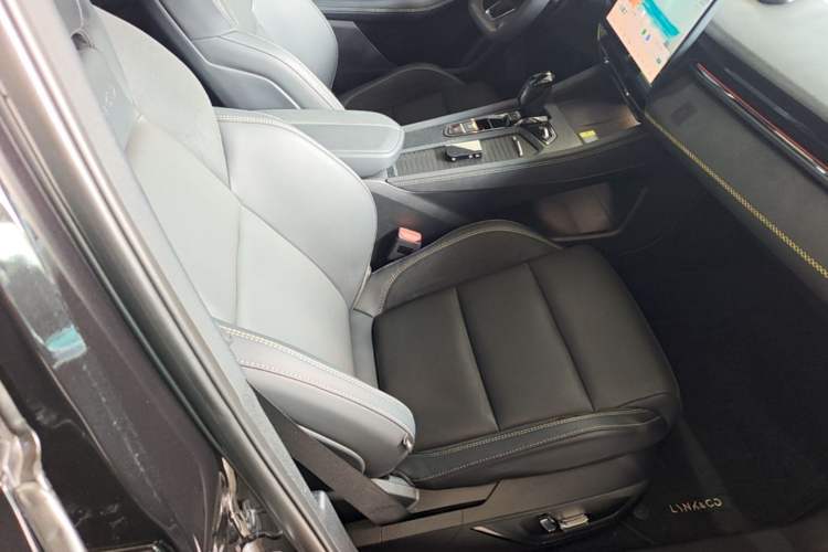Used Lynk & Co 03 2023 1.5TD DCT JingPro Right Front Seat