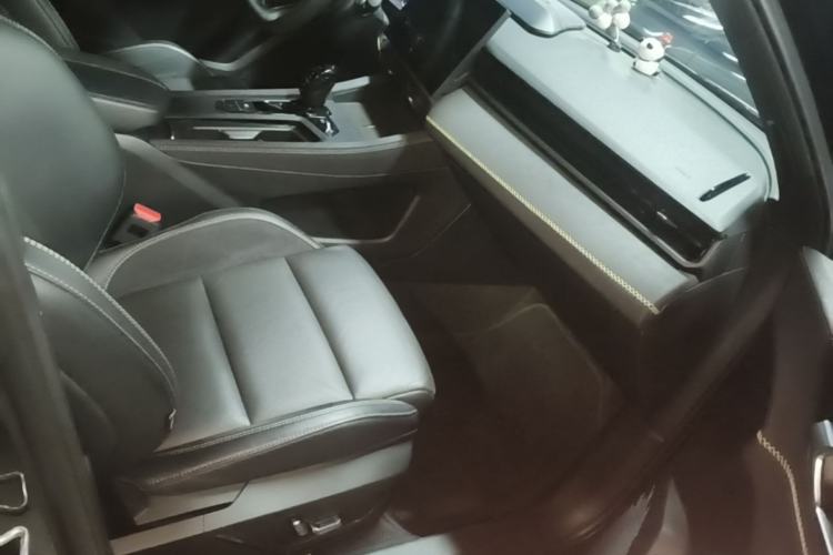 Used Lynk & Co 03 2023 2.0TD DCT JingPro Right Front Seat