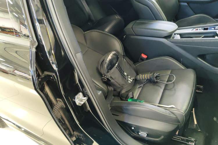 Used Lynk & Co 03 2023 2.0TD DCT JingPro Right Front Seat