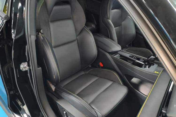 Used Lynk & Co 03 2023 1.5TD DCT JingPlus Right Front Seat