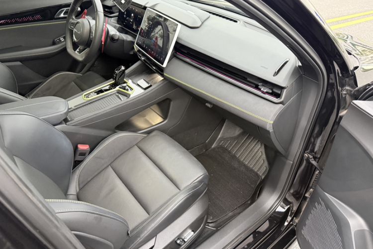 Used Lynk & Co 03 2023 2.0TD DCT JingPro Right Front Seat