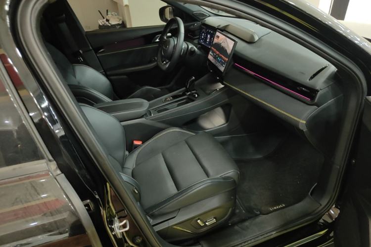 Used Lynk & Co 03 2023 2.0TD DCT JingPro Right Front Seat