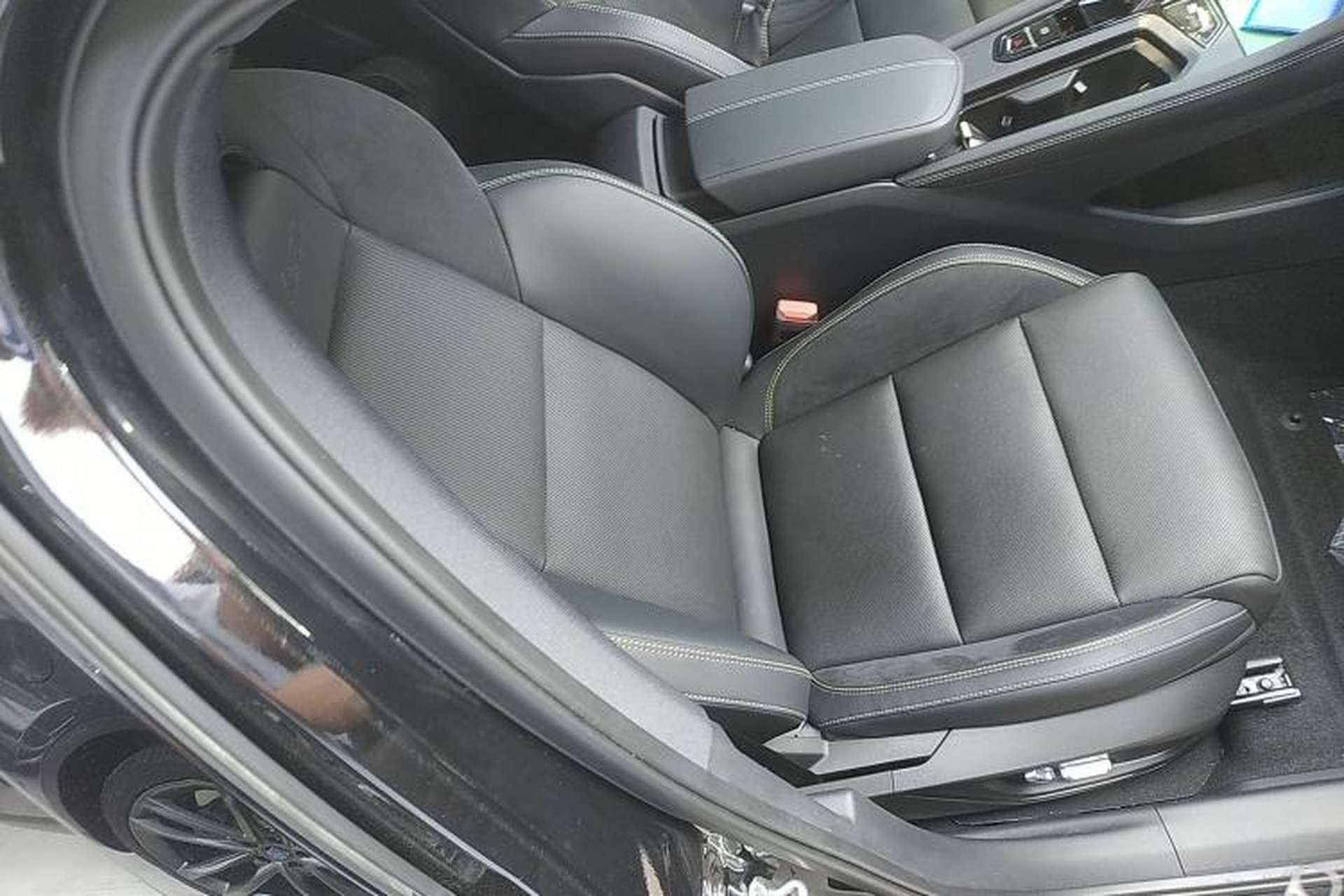 Used Lynk & Co 03 2023 2.0TD DCT JingPro Right Front Seat