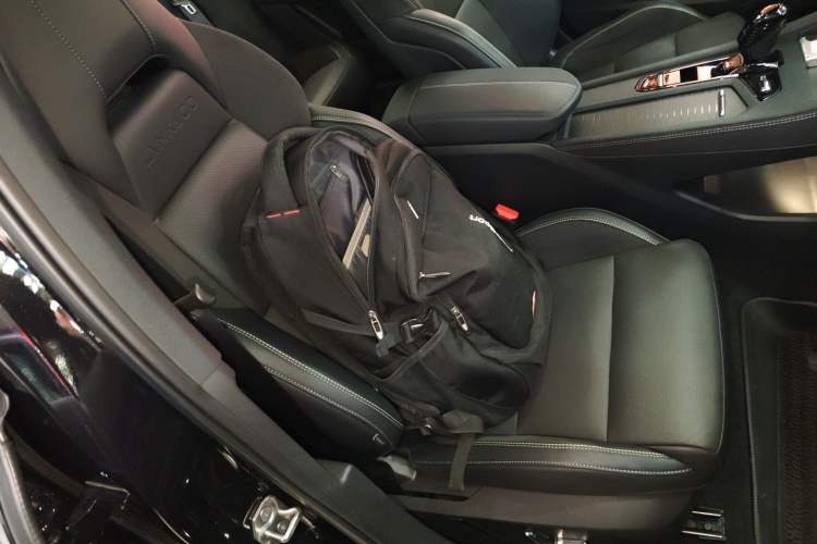 Used Lynk & Co 03 2023 1.5TD DCT JingPro Right Front Seat
