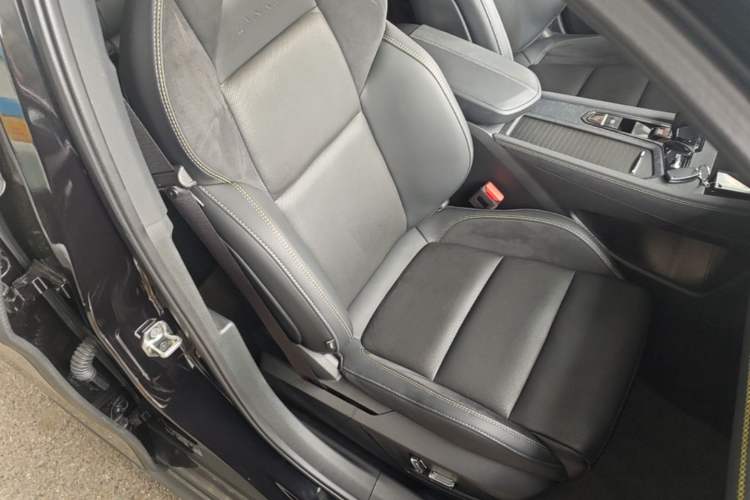 Used Lynk & Co 03 2023 2.0TD DCT JingPro Right Front Seat