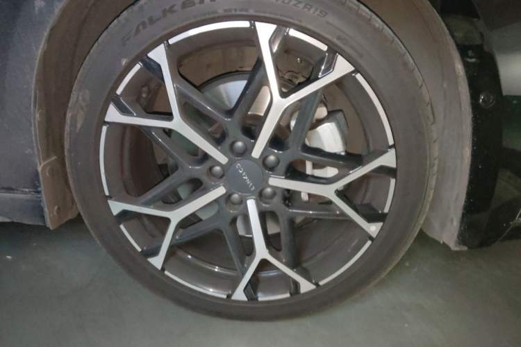 Used Lynk & Co 03 2023 03+ 2.0TD Automatic Yufeng Edition Right Front Wheel Hub