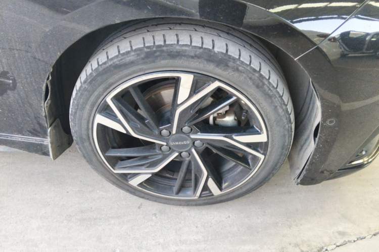 Used Lynk & Co 03 2023 2.0TD DCT H-Power Halo Right Front Wheel Hub