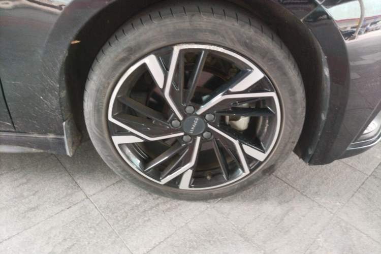 Used Lynk & Co 03 2023 2.0TD DCT JingPro Right Front Wheel Hub