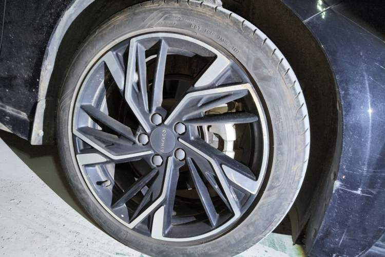 Used Lynk & Co 03 2023 1.5TD DCT JingPlus Right Front Wheel Hub