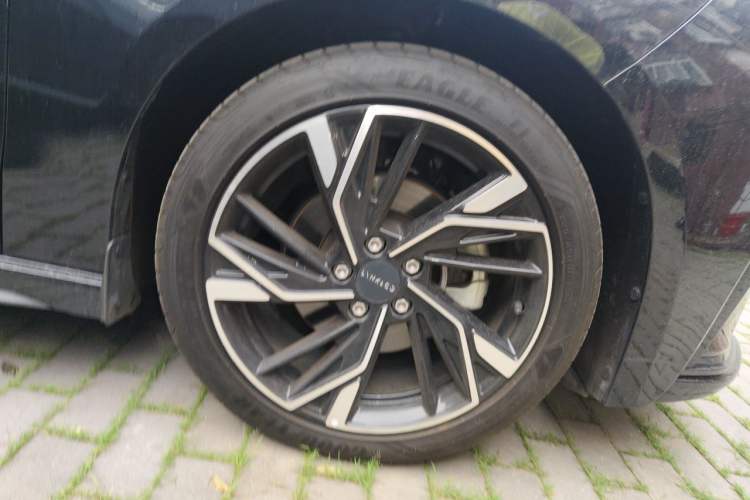 Used Lynk & Co 03 2023 1.5TD DCT JingPlus Right Front Wheel Hub