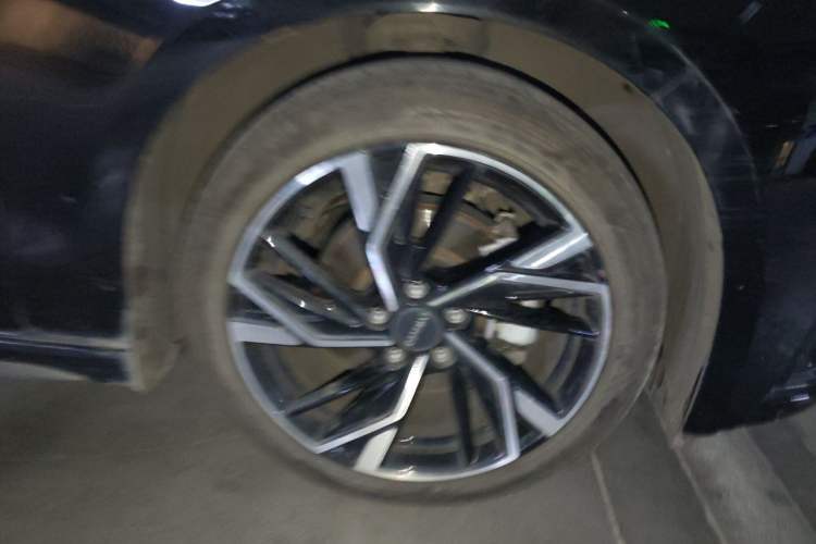 Used Lynk & Co 03 2023 1.5TD DCT JingPro Right Front Wheel Hub