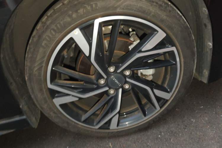 Used Lynk & Co 03 2023 1.5TD DCT JingPro Right Front Wheel Hub