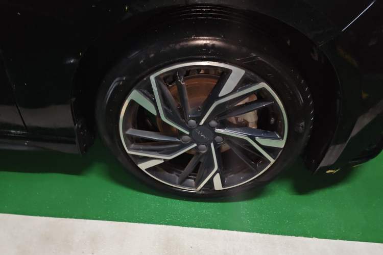 Used Lynk & Co 03 2023 1.5TD DCT JingPro Right Front Wheel Hub