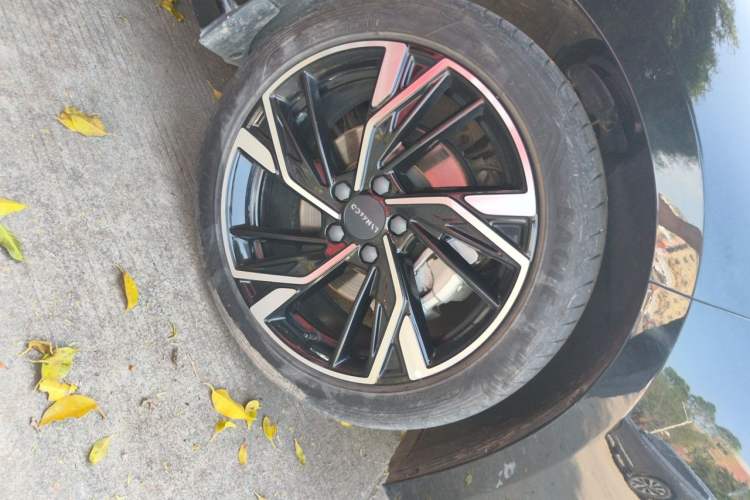 Used Lynk & Co 03 2023 1.5TD DCT JingPro Right Front Wheel Hub