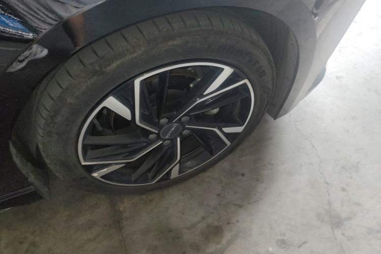 Used Lynk & Co 03 2023 1.5TD DCT JingPro Right Front Wheel Hub