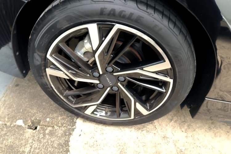 Used Lynk & Co 03 2023 2.0TD DCT JingPro Right Rear Wheel Hub
