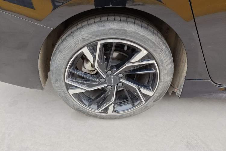 Used Lynk & Co 03 2023 2.0TD DCT JingPro Right Rear Wheel Hub